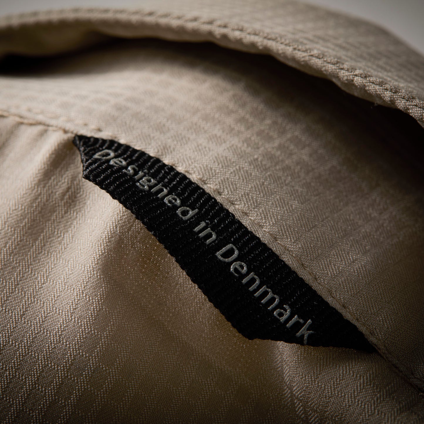 Ezmar-Light-Kortaermet-Khaki-Geoff-Anderson-Closeup-10.jpg